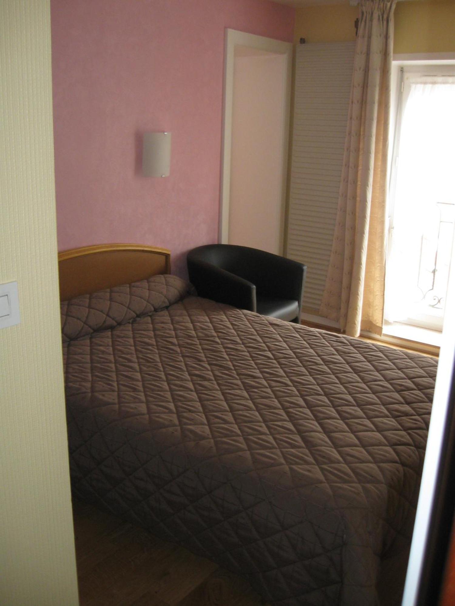 Hotel Cheval De Bronze Remiremont Dış mekan fotoğraf