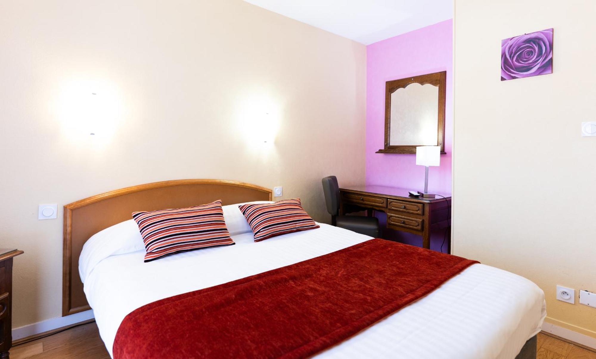 Hotel Cheval De Bronze Remiremont Dış mekan fotoğraf