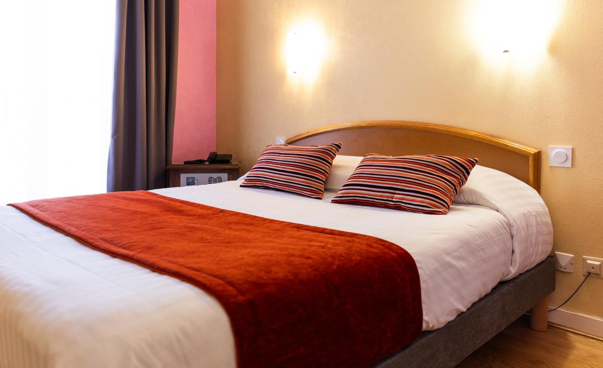 Hotel Cheval De Bronze Remiremont Dış mekan fotoğraf