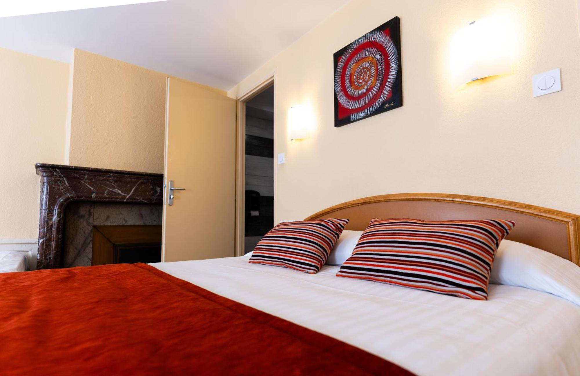 Hotel Cheval De Bronze Remiremont Dış mekan fotoğraf