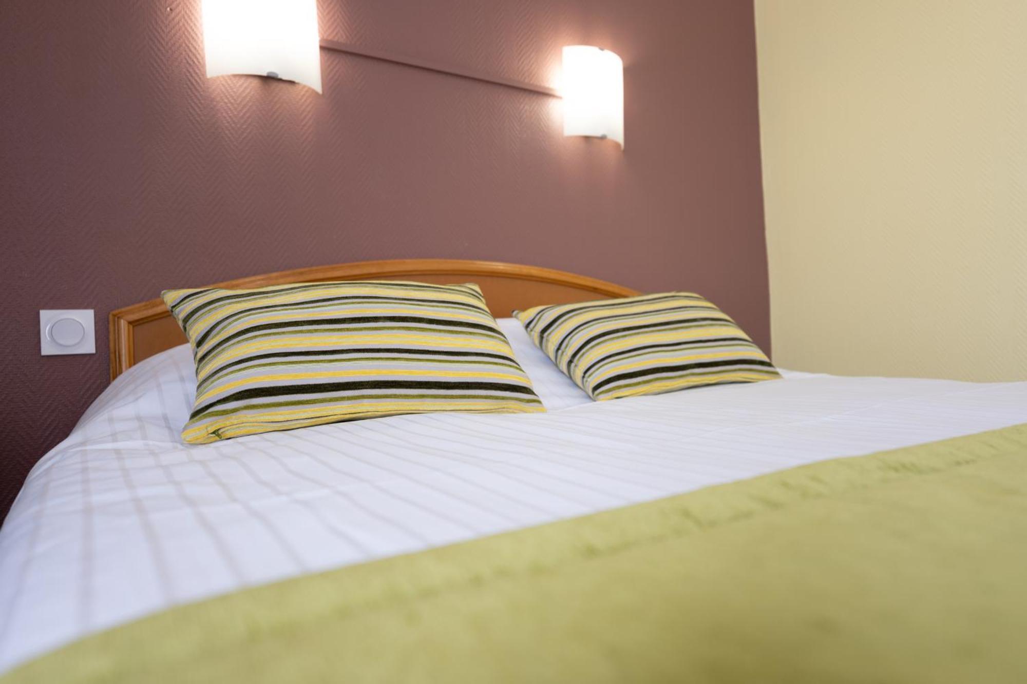 Hotel Cheval De Bronze Remiremont Dış mekan fotoğraf