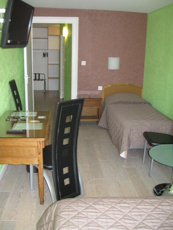 Hotel Cheval De Bronze Remiremont Oda fotoğraf
