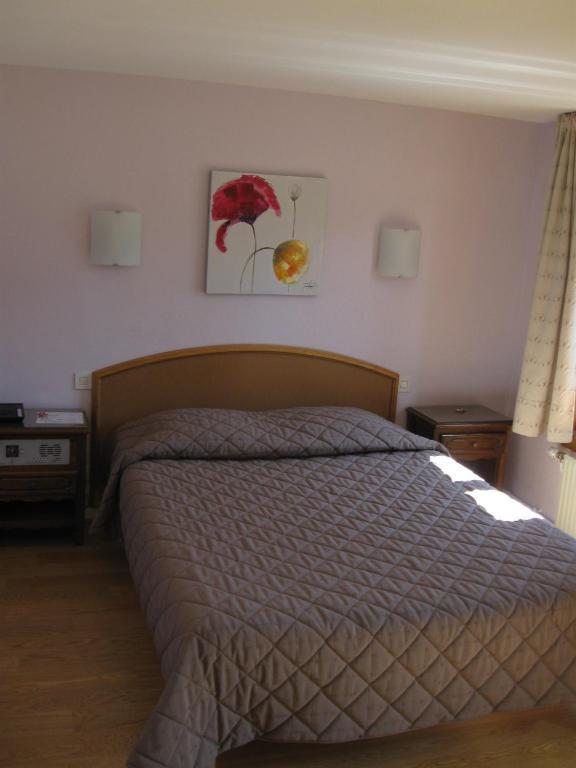 Hotel Cheval De Bronze Remiremont Oda fotoğraf