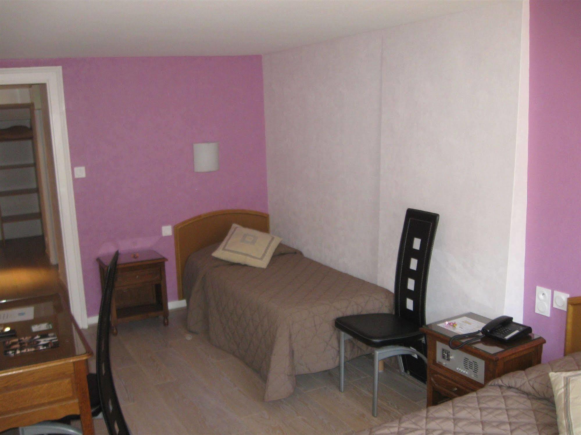 Hotel Cheval De Bronze Remiremont Dış mekan fotoğraf