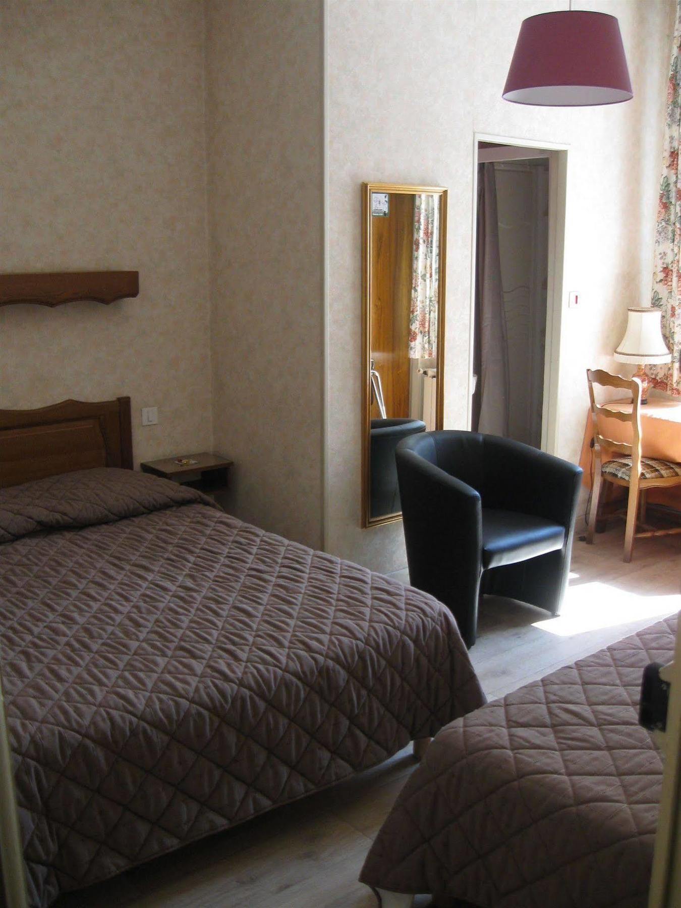 Hotel Cheval De Bronze Remiremont Dış mekan fotoğraf