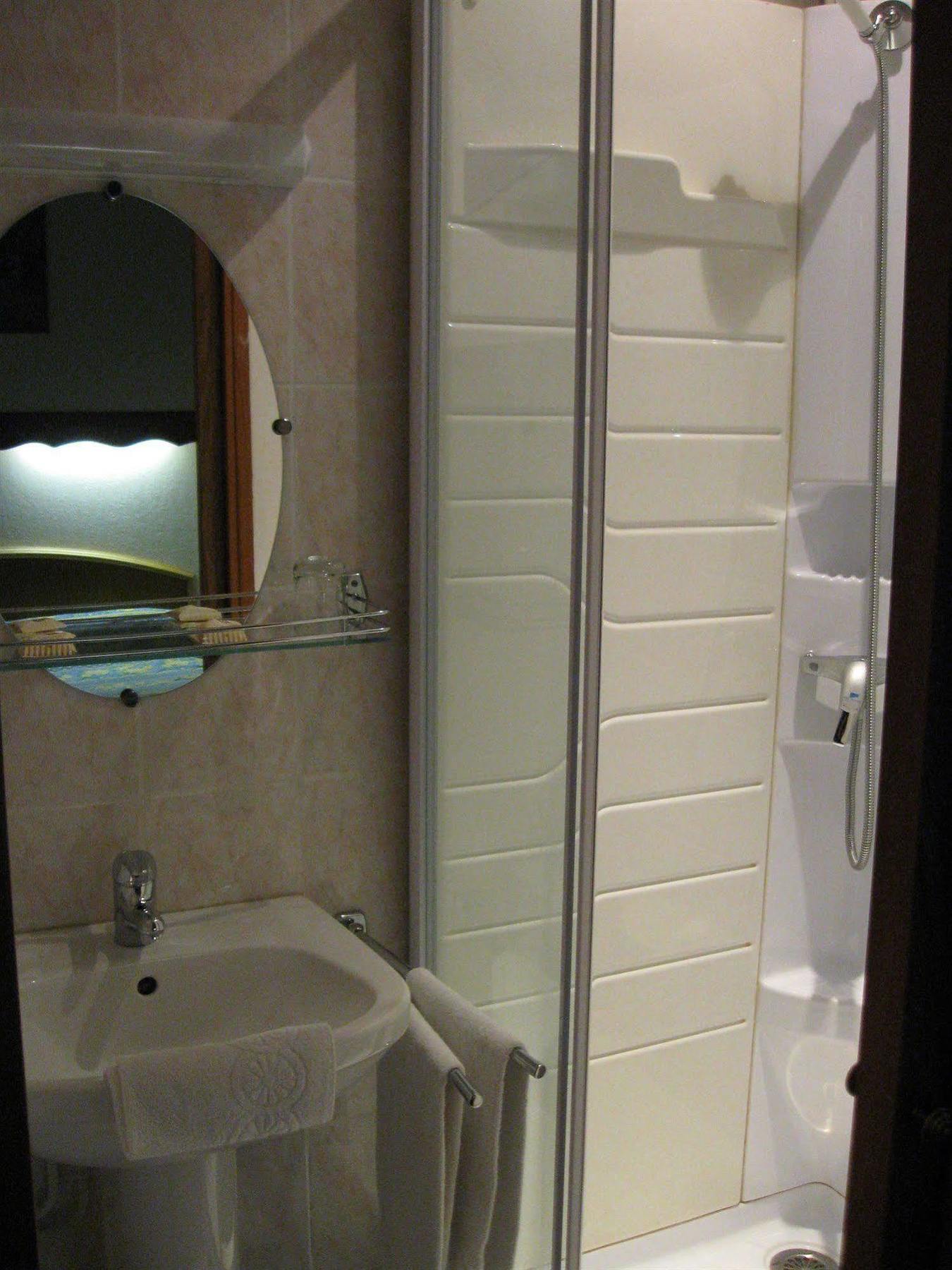 Hotel Cheval De Bronze Remiremont Dış mekan fotoğraf