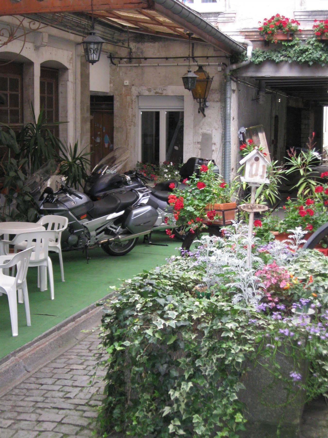 Hotel Cheval De Bronze Remiremont Dış mekan fotoğraf